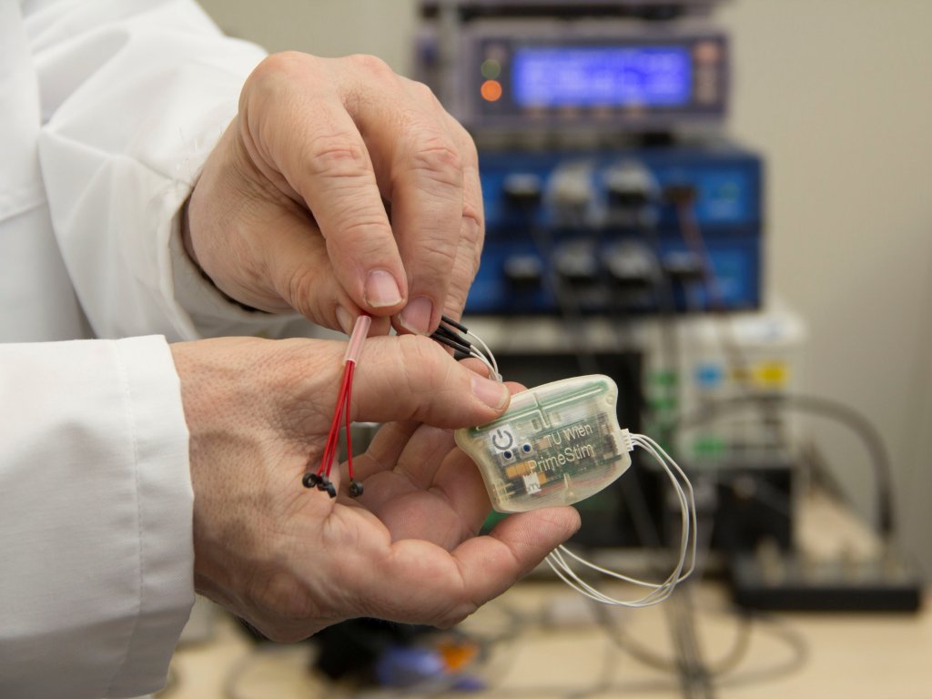 Prototyp eines gebauten Health Gadgets zur Schmerzlinderung und Verbesserung der peripheren Durchblutung © TU Wien