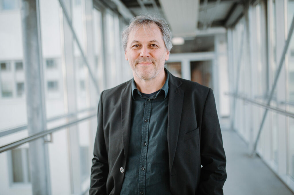 Professor für Allgemeine Erziehungswissenschaft und Interkulturelle Bildung Hans Karl Peterlini